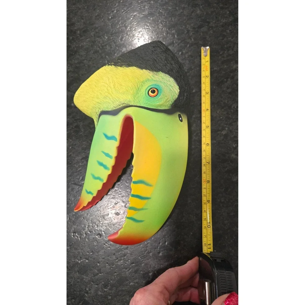 N/A large parrot